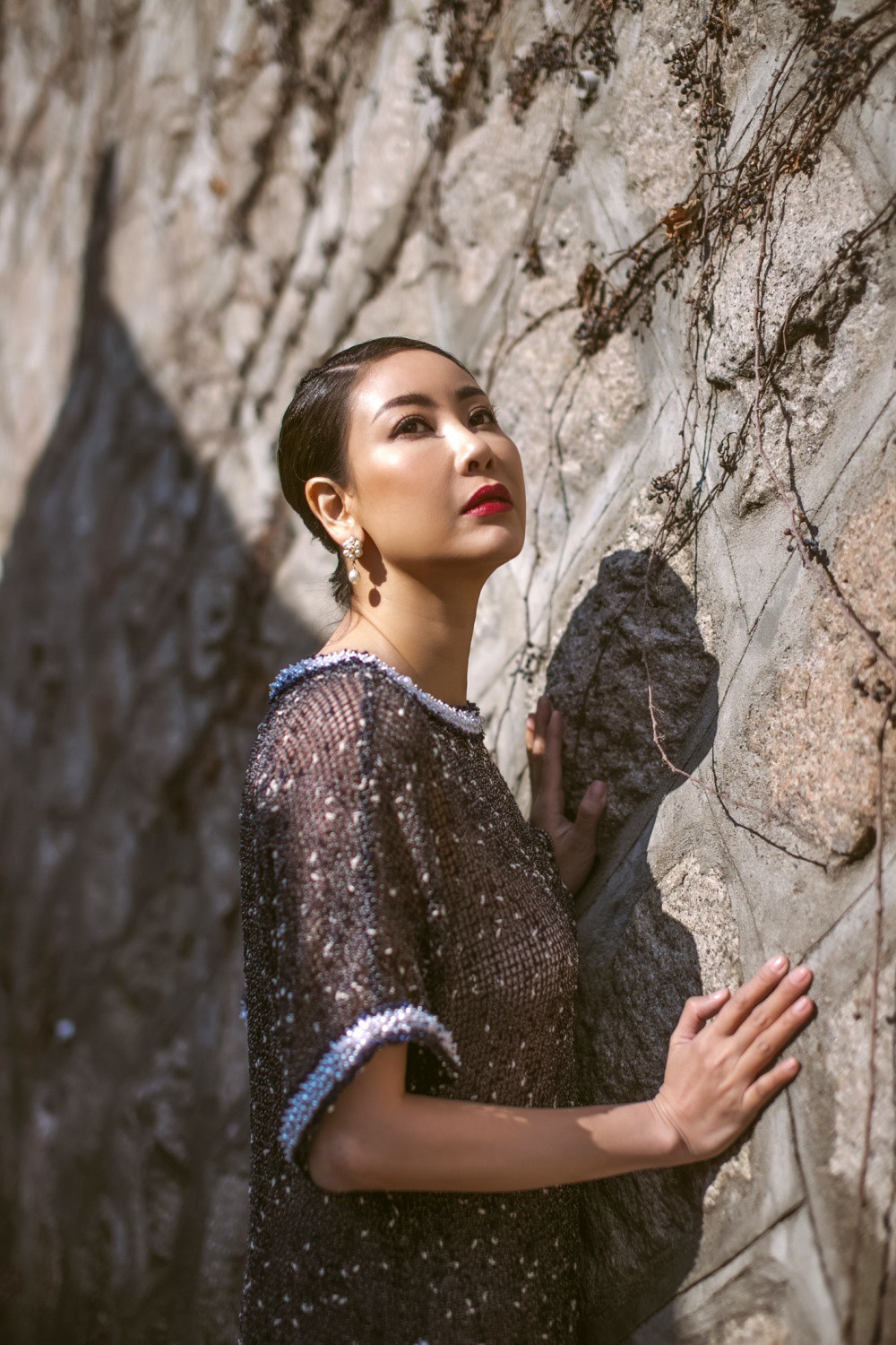 Hoa hậu Hà Kiều Anh diện áo dài khoe dáng giữa phố cổ Hàn Quốc - Ảnh 2.