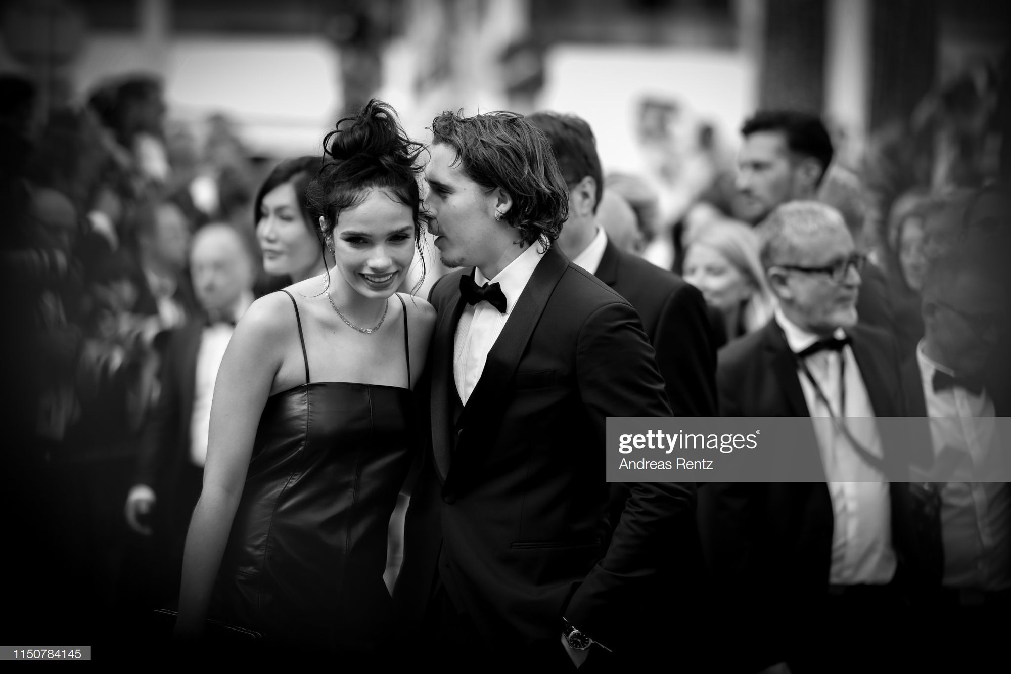 Top khoảnh khắc đắt giá nhất Cannes 2019: Dàn mỹ nhân 9X bất ngờ chiếm đa số, Selena và cặp đôi Brooklyn ấn tượng mạnh - Ảnh 3.