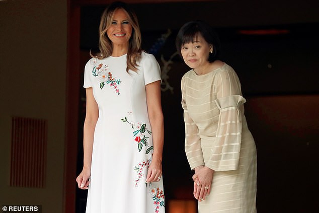 Bà Melania Trump diện đầm trăm triệu thời thượng, đối lập hoàn toàn với Hoàng hậu Masako và Đệ nhất phu nhân Aki Abe - Ảnh 6.