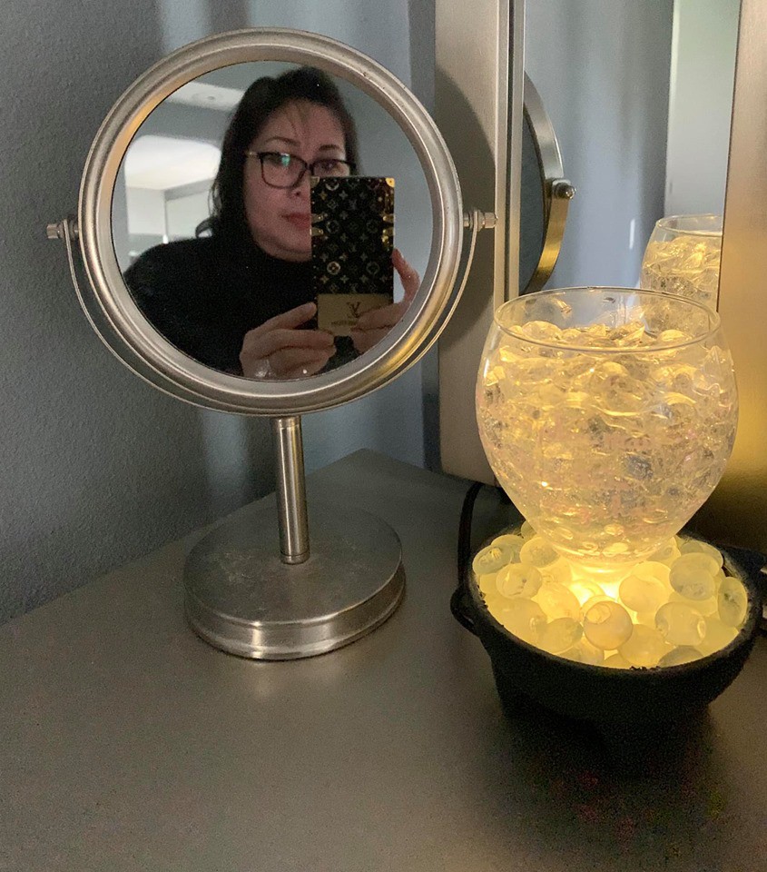 Ngoại ngũ tuần và đã có hơn 2 thập kỷ bên nhau, Hồng Vân vẫn được Lê Tuấn Anh tự tay làm quà sinh nhật đặc biệt mừng tuổi 53 - Ảnh 1. Ngoại ngũ tuần và đã có hơn 2 thập kỷ bên nhau, Hồng Vân vẫn được Lê Tuấn Anh tự tay làm quà sinh nhật đặc biệt mừng tuổi 53 - Ảnh 1.