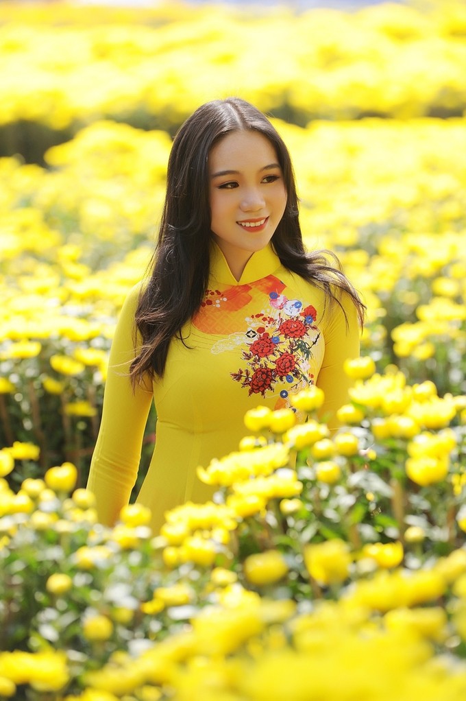 Con gái Trịnh Kim Chi: Từ cô bé thừa cân đen nhẻm lột xác thành tiểu Á hậu cao 1m72 ở tuổi 17 - Ảnh 2.