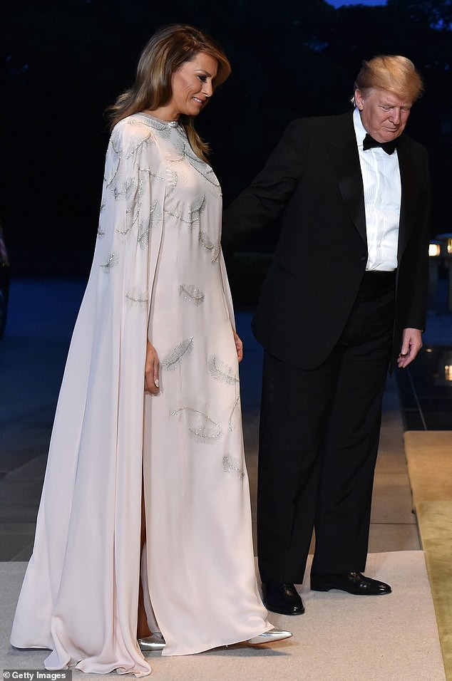 Bà Melania Trump đang cố học theo phong cách Hoàng gia của công nương Kate và Meghan khi tới Nhật Bản? - Ảnh 1.