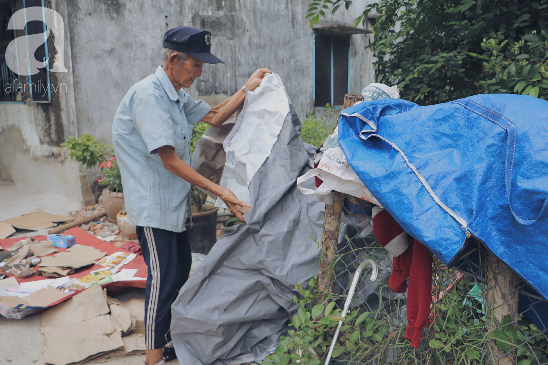 Chuyện tình sâu đậm của ông cụ 85 tuổi, hàng ngày đi lượm ve chai, bán vé dò nuôi vợ liệt giường - Ảnh 3.