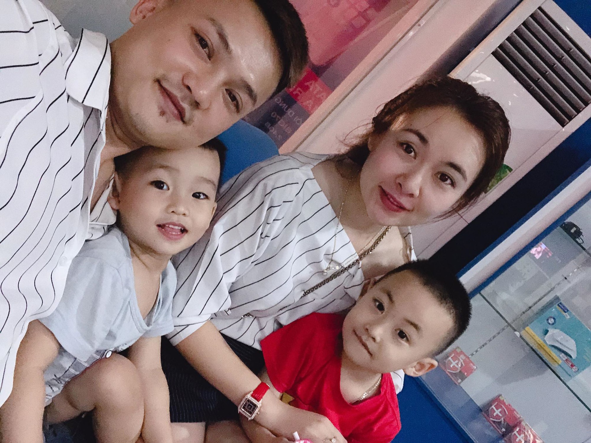 Chỉ mới rời mắt 5 phút để đi dọn nhà, mẹ trẻ khóc thét khi thấy cảnh tượng do 2 con gây ra - Ảnh 4. Chỉ mới rời mắt 5 phút để đi dọn nhà, mẹ trẻ khóc thét khi thấy cảnh tượng do 2 con gây ra - Ảnh 4.