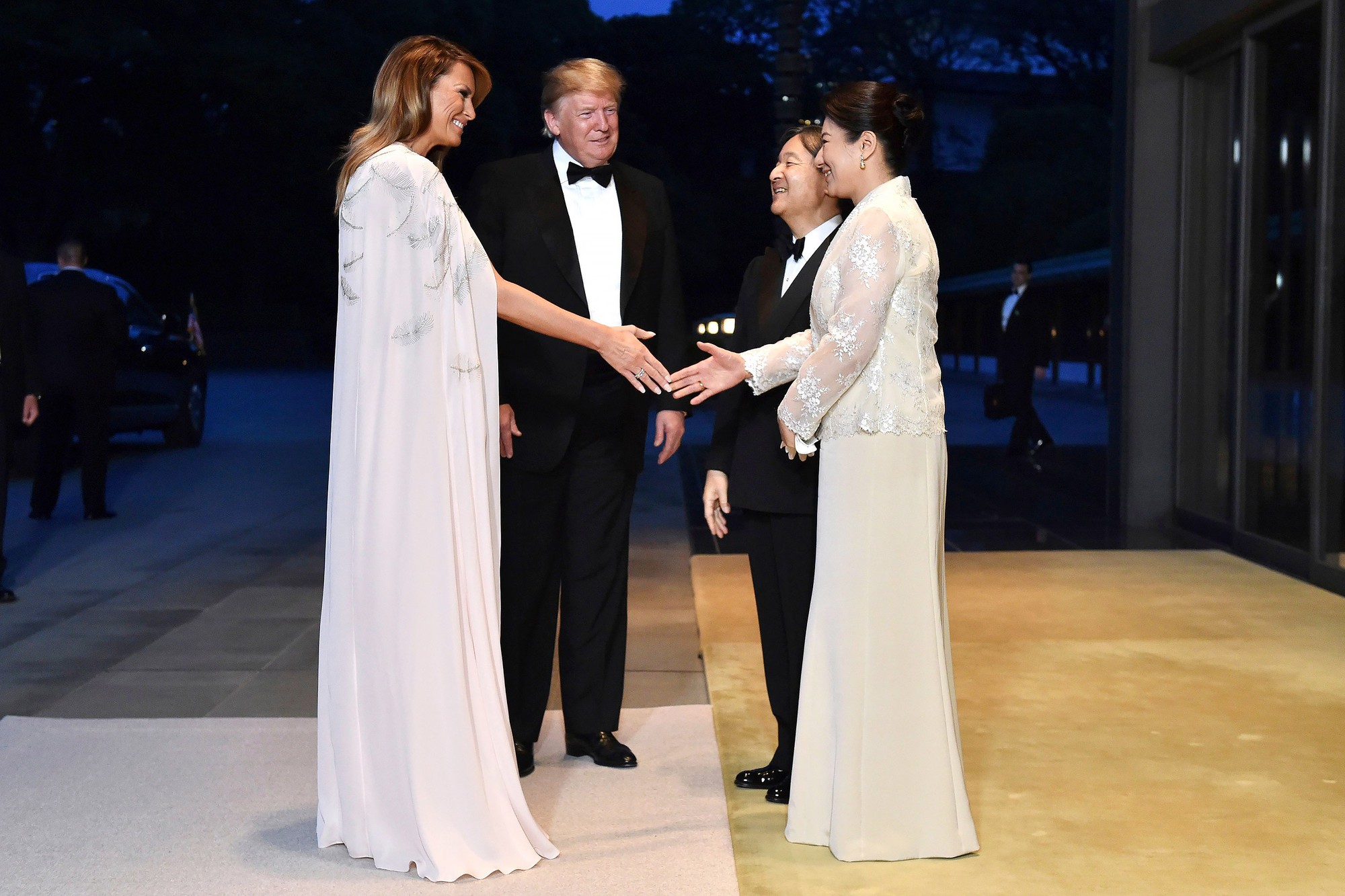 Hoàng hậu Masako tiếp tục ghi điểm tuyệt đối trong tiệc chiêu đãi nhờ một loạt hành động này, đến Tổng thống Trump cũng hài lòng, vui vẻ - Ảnh 1.