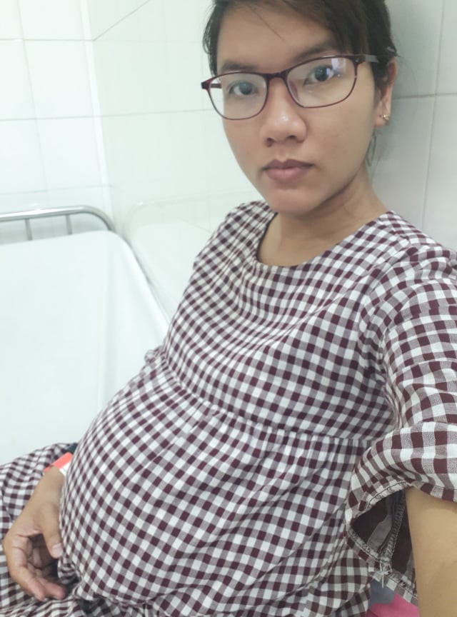 Nhật ký đi sinh nghẹt thở của mẹ mang thai đôi: Đang khám bác sĩ bỗng yêu cầu nhập viện, dừng thai kỳ ngay lập tức - Ảnh 4.