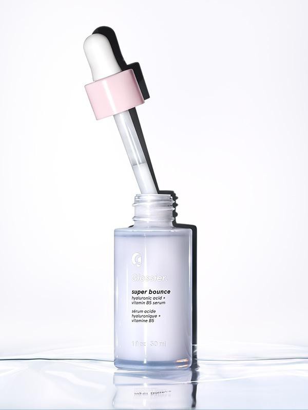 Làm da mướt nhưng chẳng nhờn dính, 6 chai serum này sẽ cứu bạn khỏi thảm họa mặt như chảo dầu khi dưỡng ẩm ngày hè - Ảnh 2. Làm da mướt nhưng chẳng nhờn dính, 6 chai serum này sẽ cứu bạn khỏi thảm họa mặt như chảo dầu khi dưỡng ẩm ngày hè - Ảnh 2.