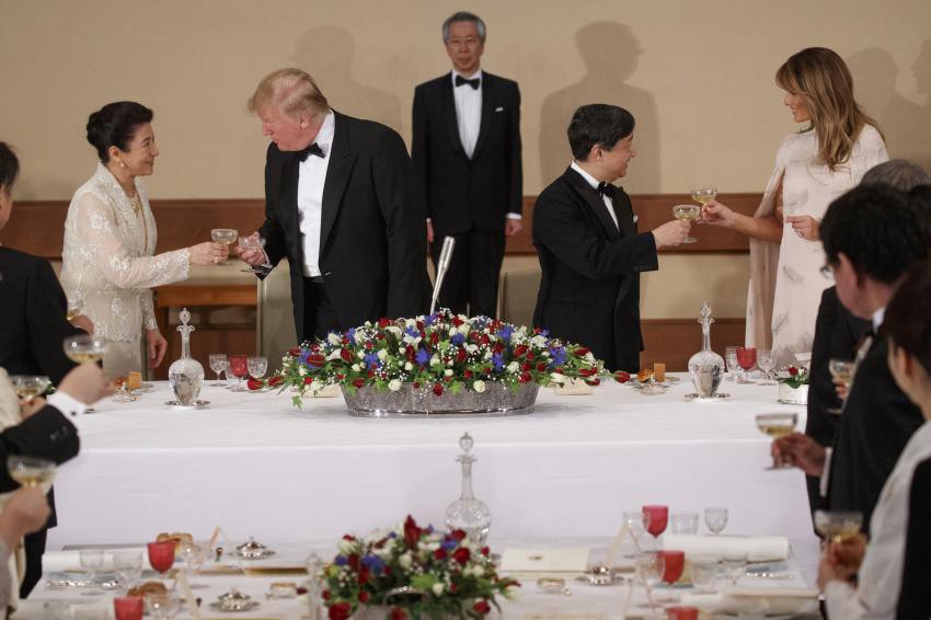 Hoàng hậu Masako tiếp tục ghi điểm tuyệt đối trong tiệc chiêu đãi nhờ một loạt hành động này, đến Tổng thống Trump cũng hài lòng, vui vẻ - Ảnh 4.