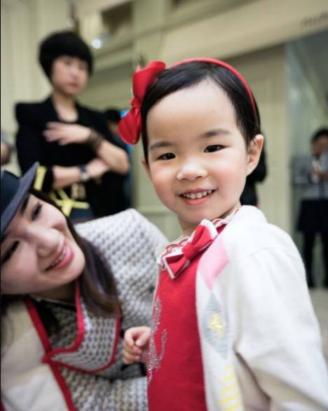 Con gái Huỳnh Dịch bộc lộ tài năng người mẫu sớm, mới 7 tuổi đã chinh chiến khắp các show thời trang  - Ảnh 3.