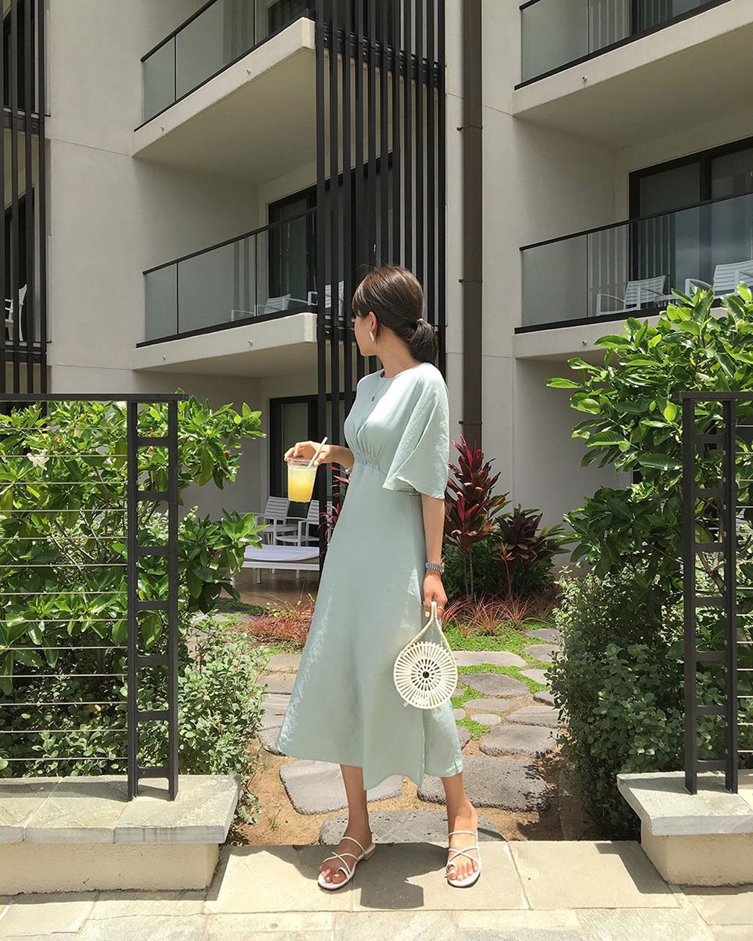 Nô nức diện váy thô mùa hè cho mát, muốn mặc đẹp hãy tham khảo 15 bộ đồ từ street style Châu Á này - Ảnh 3.