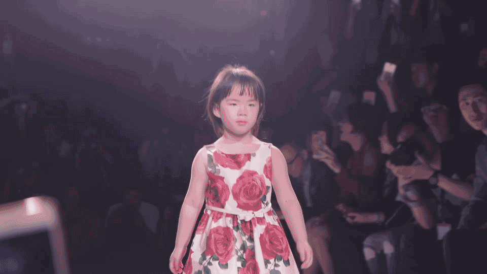 Con gái Huỳnh Dịch bộc lộ tài năng người mẫu sớm, mới 7 tuổi đã chinh chiến khắp các show thời trang  - Ảnh 4.