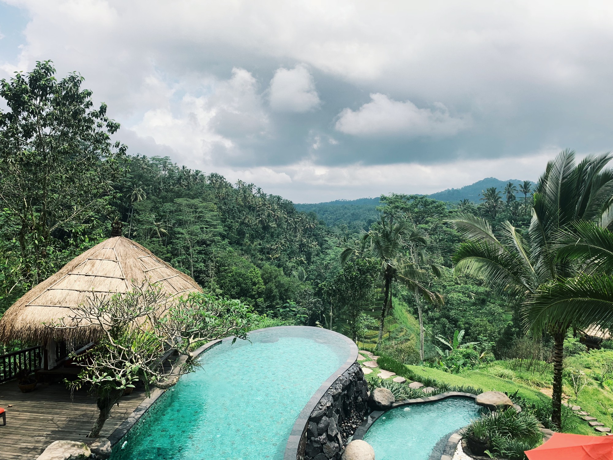 Mặc cho người khen kẻ chê về Bali, cặp vợ chồng doanh nhân vẫn chọn hòn đảo thiên đường để kỷ niệm 1 năm ngày cưới - Ảnh 1.