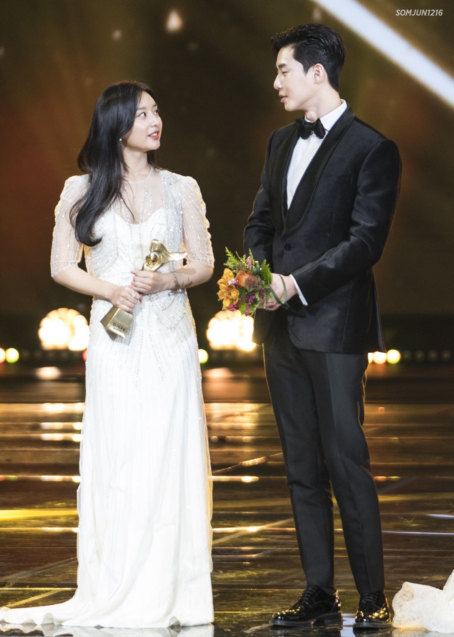 Đối xử với từ Song Joong Ki đến Lee Min Ho như anh em, nữ thần Hậu duệ mặt trời lại e thẹn vì 1 mỹ nam - Ảnh 20.