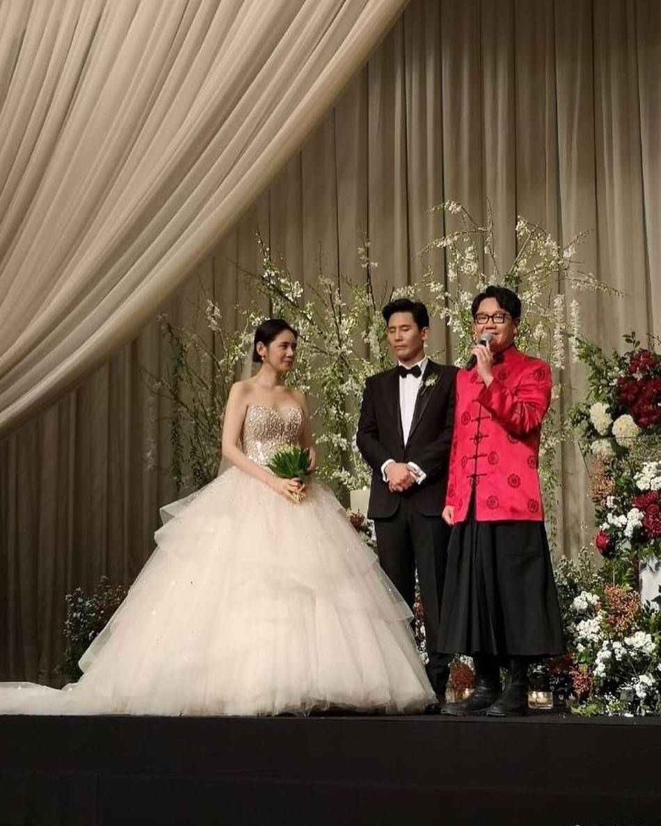 Đám cưới Hoa - Hàn hot nhất hôm nay: Choo Ja Hyun hoá nữ thần diện váy cưới trắng tinh khôi, e ấp bên Vu Hiểu Quang - Ảnh 4.