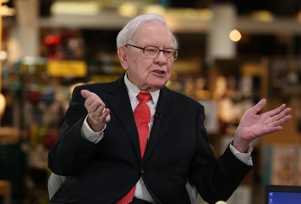 Tỷ phú Warren Buffett thường có bao nhiêu tiền trong ví? - Ảnh 1.