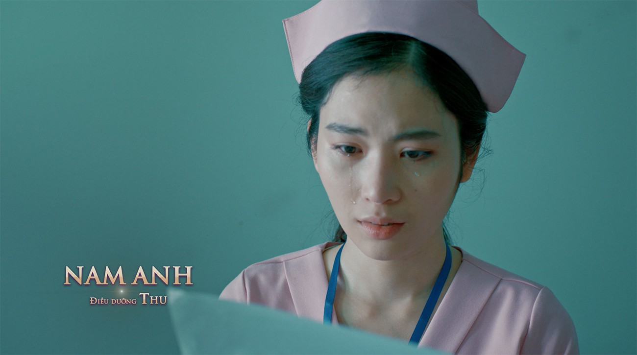 Thúy Ngân đau đầu vì đụng độ Mr. Cần trô Xuân Nghị trong phim về bệnh viện tình yêu - Ảnh 3. Thúy Ngân đau đầu vì đụng độ Mr. Cần trô Xuân Nghị trong phim về bệnh viện tình yêu - Ảnh 3.