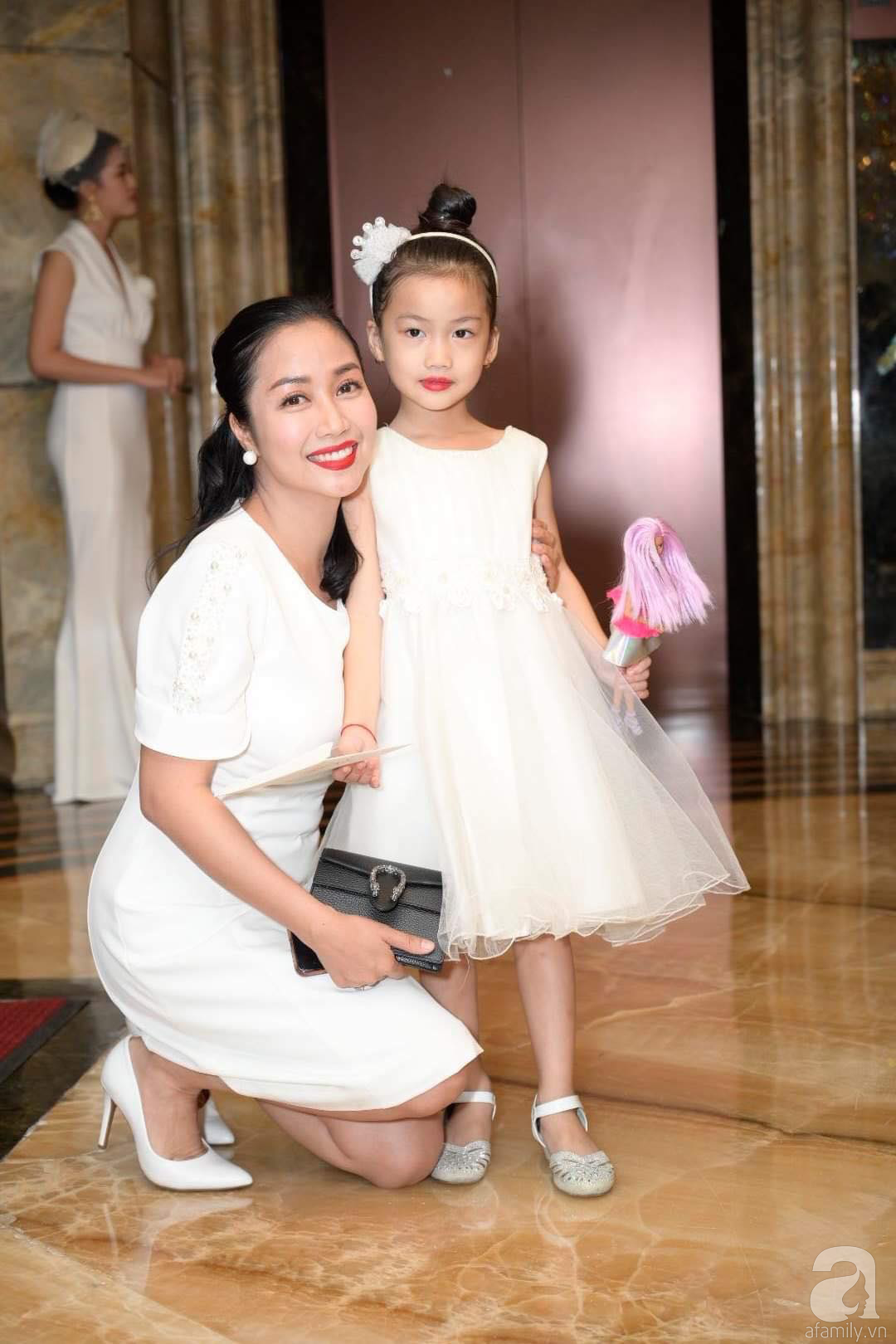 Trấn Thành - Hari Won, Ninh Dương Lan Ngọc cùng loạt sao Việt đến sự đám cưới đạo diễn Cua lại vợ bầu - Ảnh 8.
