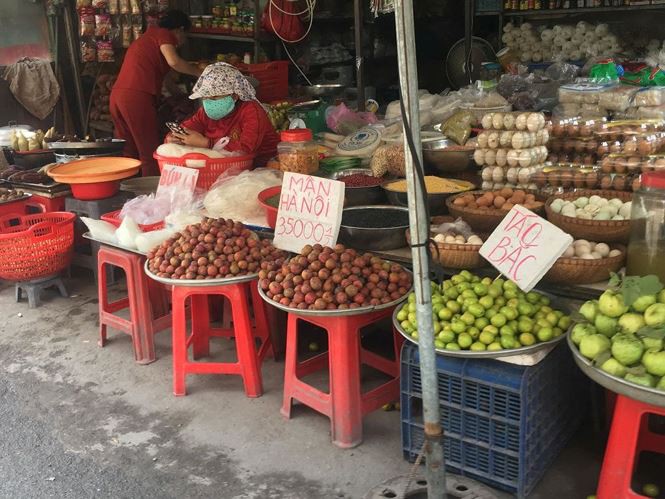 Mận hậu giá rẻ bán ngập chợ Sài Gòn - Ảnh 5.