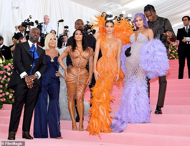 Kylie Jenner tím rịm một trời Huế đến Met Gala  - Ảnh 10.