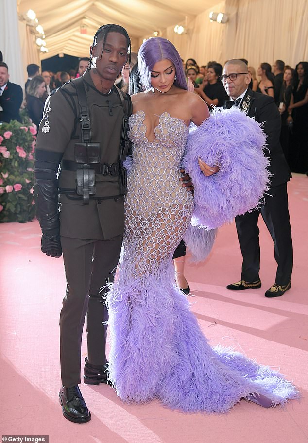 Kylie Jenner tím rịm một trời Huế đến Met Gala  - Ảnh 6.