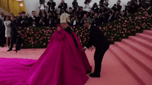 Cận cảnh màn lột váy tới 3 lần biến Lady Gaga thành “Lady Thay Đồ” tại Met Gala 2019 - Ảnh 2.
