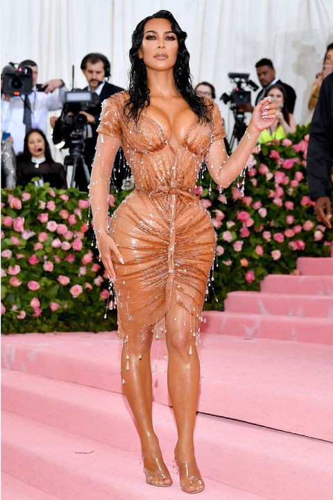 Nhìn Kim Kardashian mà thấy muốn tắc thở: Ngực nổi gân xanh