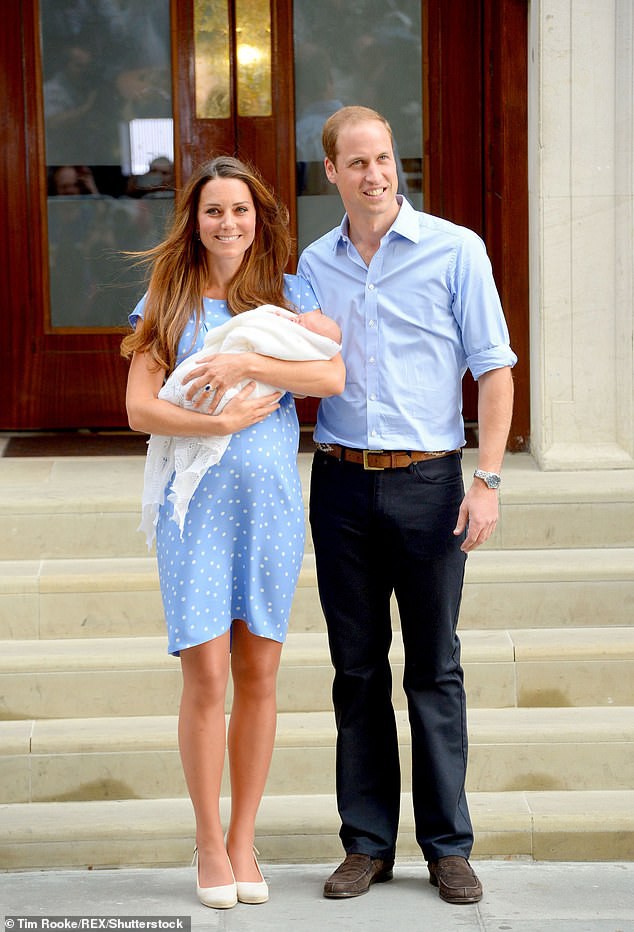 Vừa xuất hiện sau khi sinh con, Meghan lộ thân hình mất cân đối, vòng 2 to quá khổ nhưng lại được người hâm mộ hết lời khen ngợi vì điều này - Ảnh 2. Vừa xuất hiện sau khi sinh con, Meghan lộ thân hình mất cân đối, vòng 2 to quá khổ nhưng lại được người hâm mộ hết lời khen ngợi vì điều này - Ảnh 2.