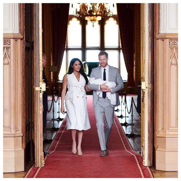 Sau màn giới thiệu con trai đầu lòng kéo dài 3 phút, Meghan bị chỉ trích dữ dội vì làm màu quá đà trong bộ phim truyền hình được lên kịch bản sẵn - Ảnh 2. Sau màn giới thiệu con trai đầu lòng kéo dài 3 phút, Meghan bị chỉ trích dữ dội vì làm màu quá đà trong bộ phim truyền hình được lên kịch bản sẵn - Ảnh 2.