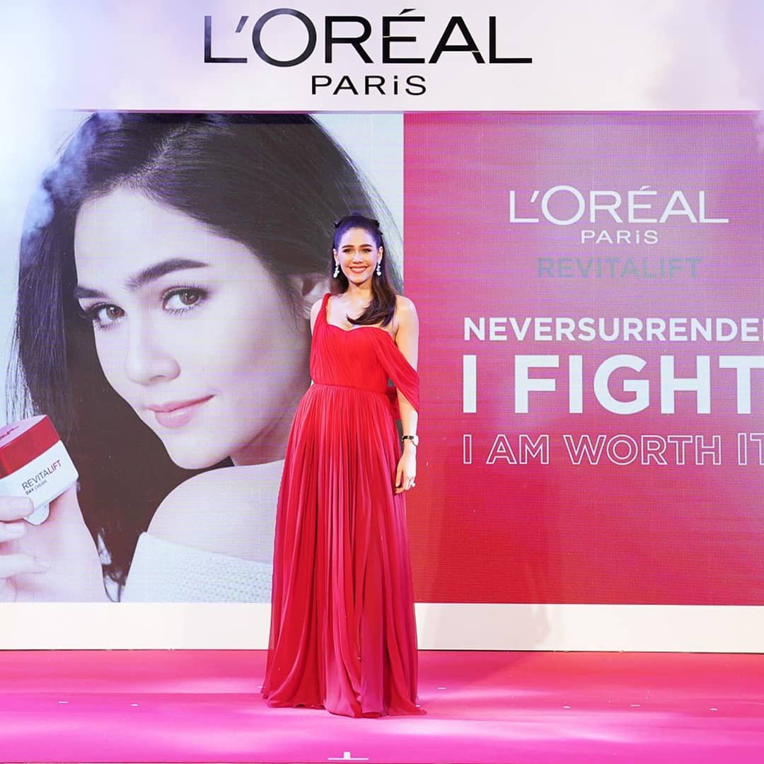 “Mỹ nhân đẹp nhất Thái Lan” Chompoo Araya ngọt ngào như công chúa đối lập, Thái Y Lâm sexy hết nấc khi diện chung váy - Ảnh 2.