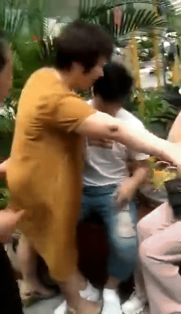 Mẹ vợ nổi điên khi bắt quả tang con rể đi du lịch cùng "tiểu tam", nhưng bố vợ bình tĩnh nói một câu khiến ai cũng đồng tình - Ảnh 3. Mẹ vợ nổi điên khi bắt quả tang con rể đi du lịch cùng "tiểu tam", nhưng bố vợ bình tĩnh nói một câu khiến ai cũng đồng tình - Ảnh 3.