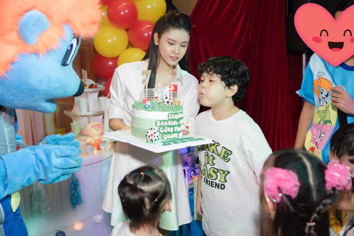 Tuyên bố ở chung nhà vì con nhưng Trương Quỳnh Anh tổ chức tiệc sinh nhật cho con trai thì Tim lại vắng mặt   - Ảnh 4.