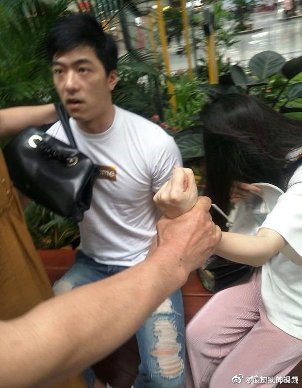 Mẹ vợ nổi điên khi bắt quả tang con rể đi du lịch cùng "tiểu tam", nhưng bố vợ bình tĩnh nói một câu khiến ai cũng đồng tình - Ảnh 2. Mẹ vợ nổi điên khi bắt quả tang con rể đi du lịch cùng "tiểu tam", nhưng bố vợ bình tĩnh nói một câu khiến ai cũng đồng tình - Ảnh 2.