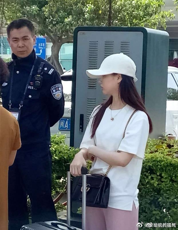 Mẹ vợ nổi điên khi bắt quả tang con rể đi du lịch cùng "tiểu tam", nhưng bố vợ bình tĩnh nói một câu khiến ai cũng đồng tình - Ảnh 4. Mẹ vợ nổi điên khi bắt quả tang con rể đi du lịch cùng "tiểu tam", nhưng bố vợ bình tĩnh nói một câu khiến ai cũng đồng tình - Ảnh 4.