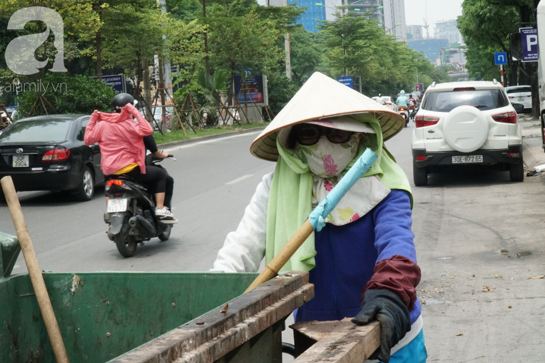 Muôn kiểu chống nóng của người dân Thủ đô ngày nắng gắt 40 độ C - Ảnh 1.