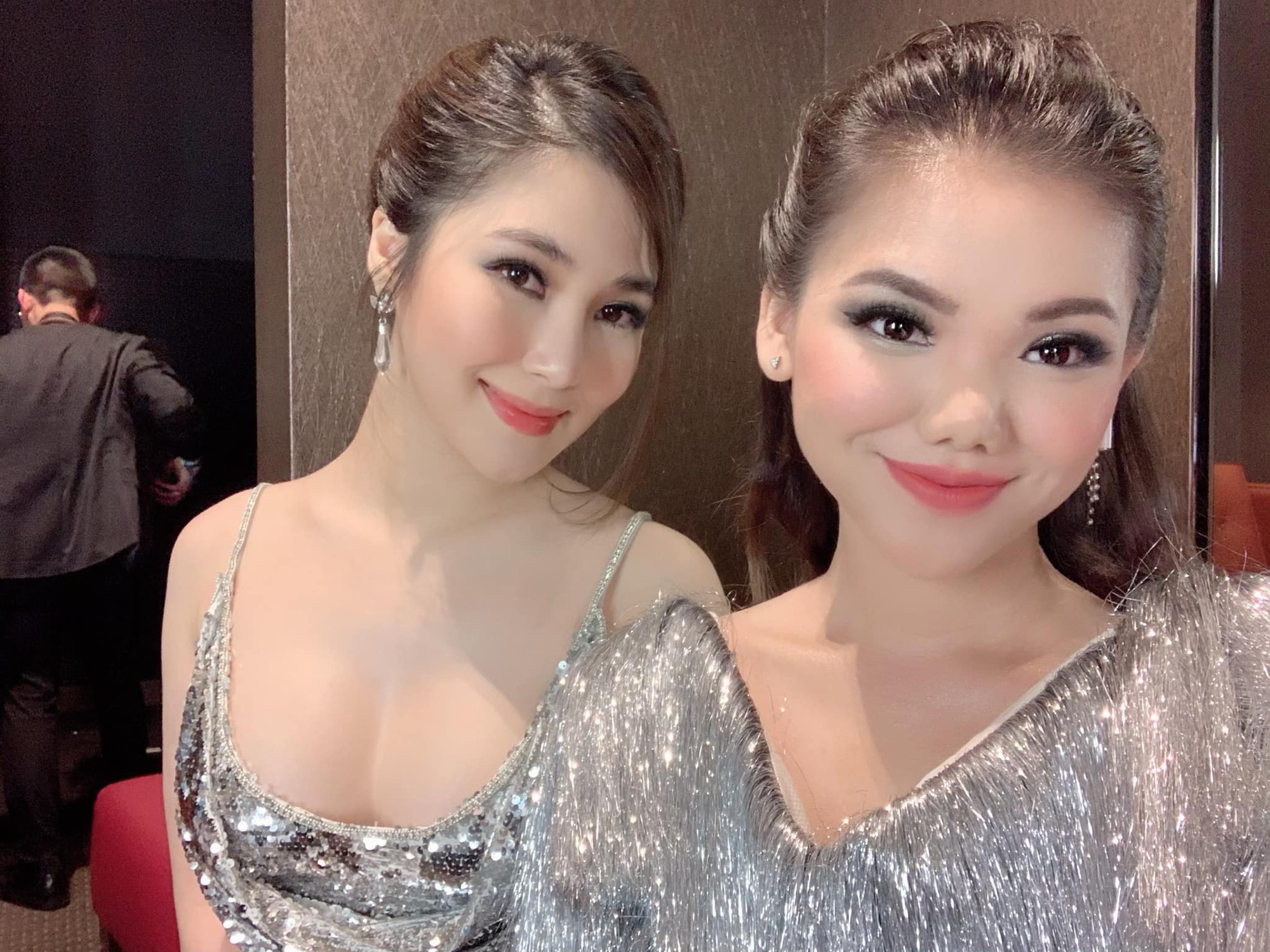 Hương Tràm nhận show hát ở Mỹ nhưng chiếc váy tuyệt đẹp cô mặc lại khiến người nhiều bất ngờ - Ảnh 4. Hương Tràm nhận show hát ở Mỹ nhưng chiếc váy tuyệt đẹp cô mặc lại khiến người nhiều bất ngờ - Ảnh 4.