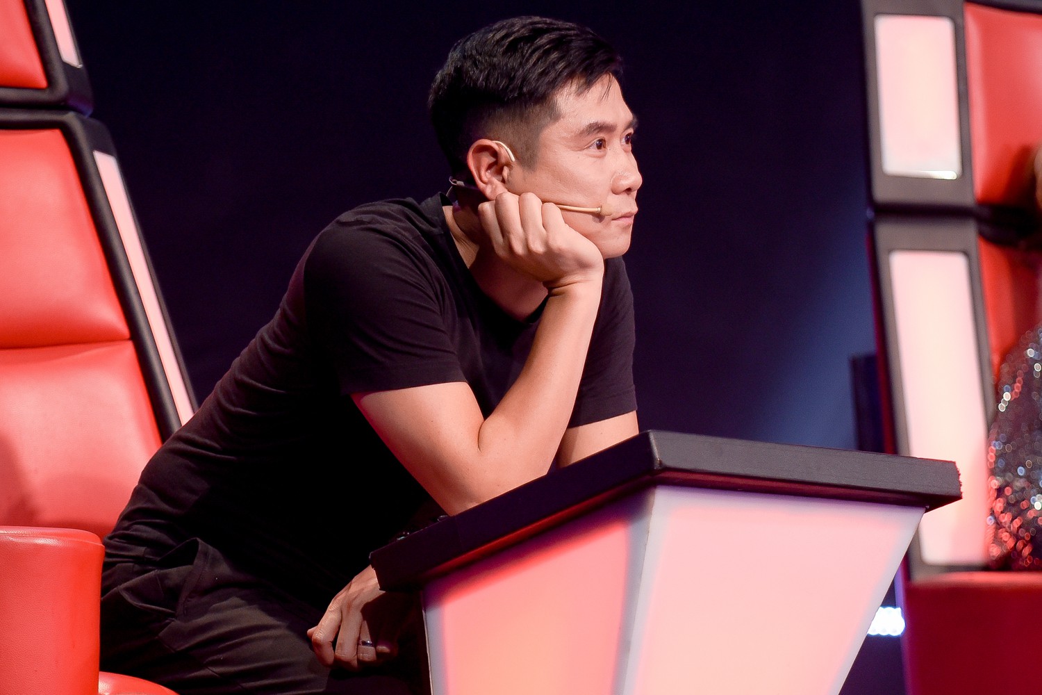 The Voice: Hồ Hoài Anh ăn hàng tá "gạch đá" vì nghi án thiên vị cô gái xinh đẹp, có chút tiếng tăm này - Ảnh 2. The Voice: Hồ Hoài Anh ăn hàng tá "gạch đá" vì nghi án thiên vị cô gái xinh đẹp, có chút tiếng tăm này - Ảnh 2.
