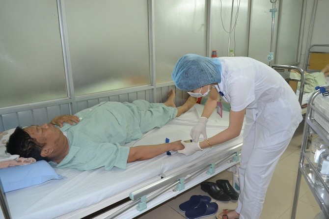 Sở Y tế cấm các bệnh viện Hà Nội thu tiền quần áo người nhà bệnh nhân, tiền đi cầu thang máy, vệ sinh... - Ảnh 1.
