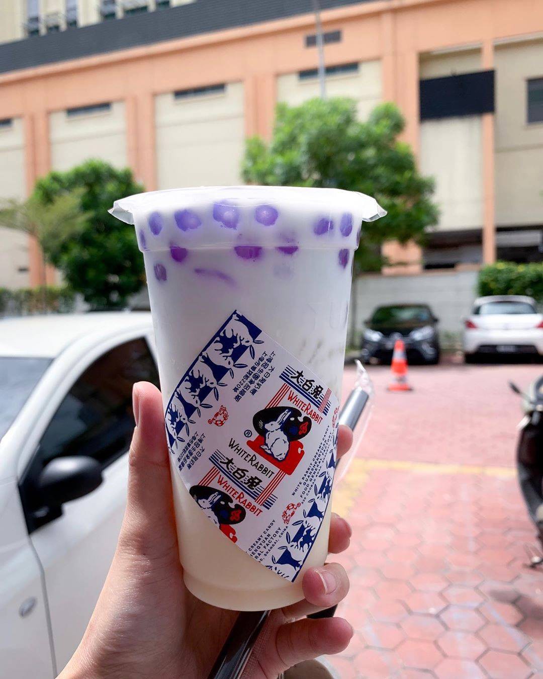 Giới trẻ Trung Quốc đổ xô đi mua trà sữa có giá siêu đắt 1,7 triệu/cốc, lý do đằng sau khiến nhiều người nể phục - Ảnh 11.