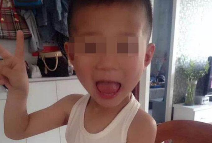 Bé trai 6 tuổi bị mẹ kế bạo hành bị tổn thương 75% não phải sống đời thực vật, bố ruột biết chuyện bỏ trốn mất dạng - Ảnh 2.
