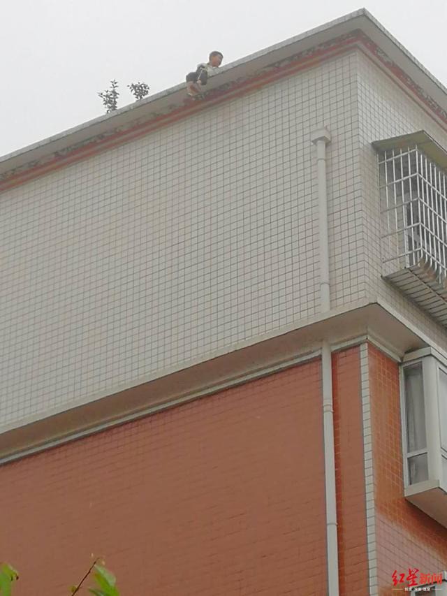 Cậu bé 11 tuổi muốn nhảy lầu vì bố mẹ ly hôn, nhưng "giọt nước tràn ly" lại là lời hứa vô thưởng vô phạt của người bố - Ảnh 1. Cậu bé 11 tuổi muốn nhảy lầu vì bố mẹ ly hôn, nhưng "giọt nước tràn ly" lại là lời hứa vô thưởng vô phạt của người bố - Ảnh 1.
