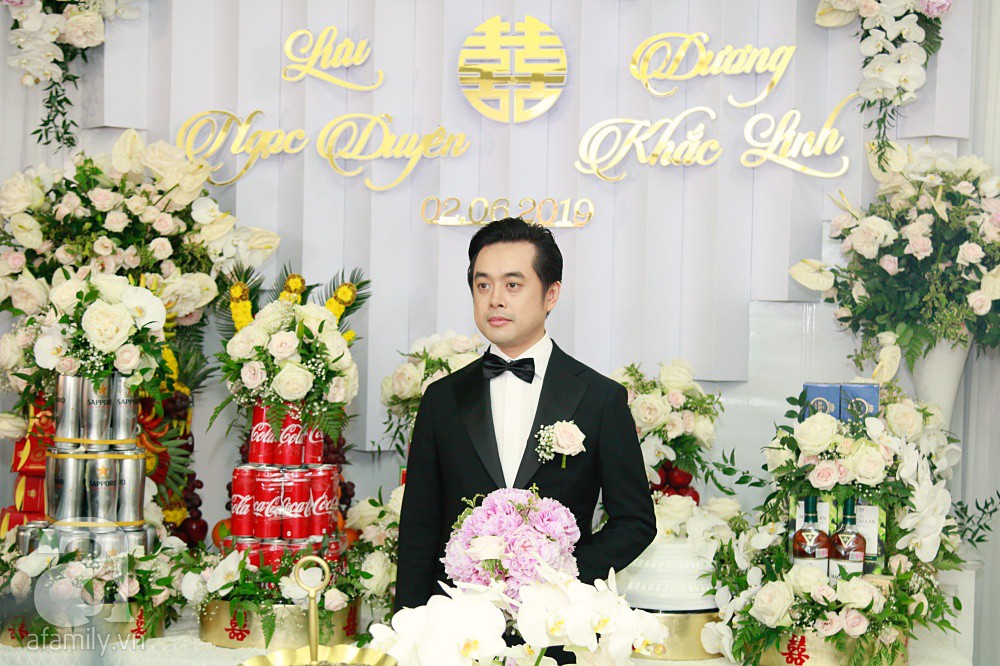Đám cưới Dương Khắc Linh - Sara Lưu: Đoàn xe sang màu trắng tới rước dâu, mẹ chú rể trao nhiều trang sức quý cho cô dâu làm của hồi môn - Ảnh 13.