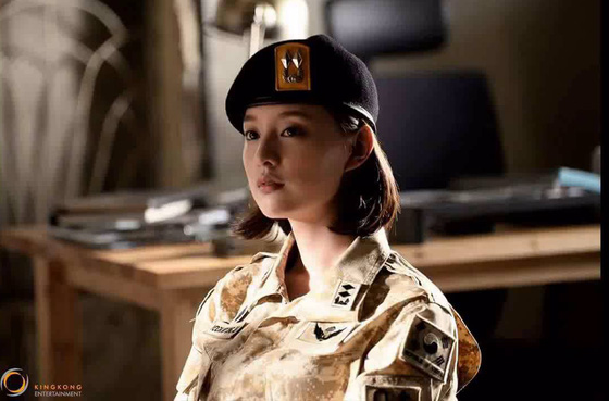 Cùng tông make up: Song Joong Ki "vợ nhận không ra", Kim Ji Won lấm lem bùn đất xinh hơn thời "Hậu Duệ Mặt Trời"! - Ảnh 5. Cùng tông make up: Song Joong Ki "vợ nhận không ra", Kim Ji Won lấm lem bùn đất xinh hơn thời "Hậu Duệ Mặt Trời"! - Ảnh 5.