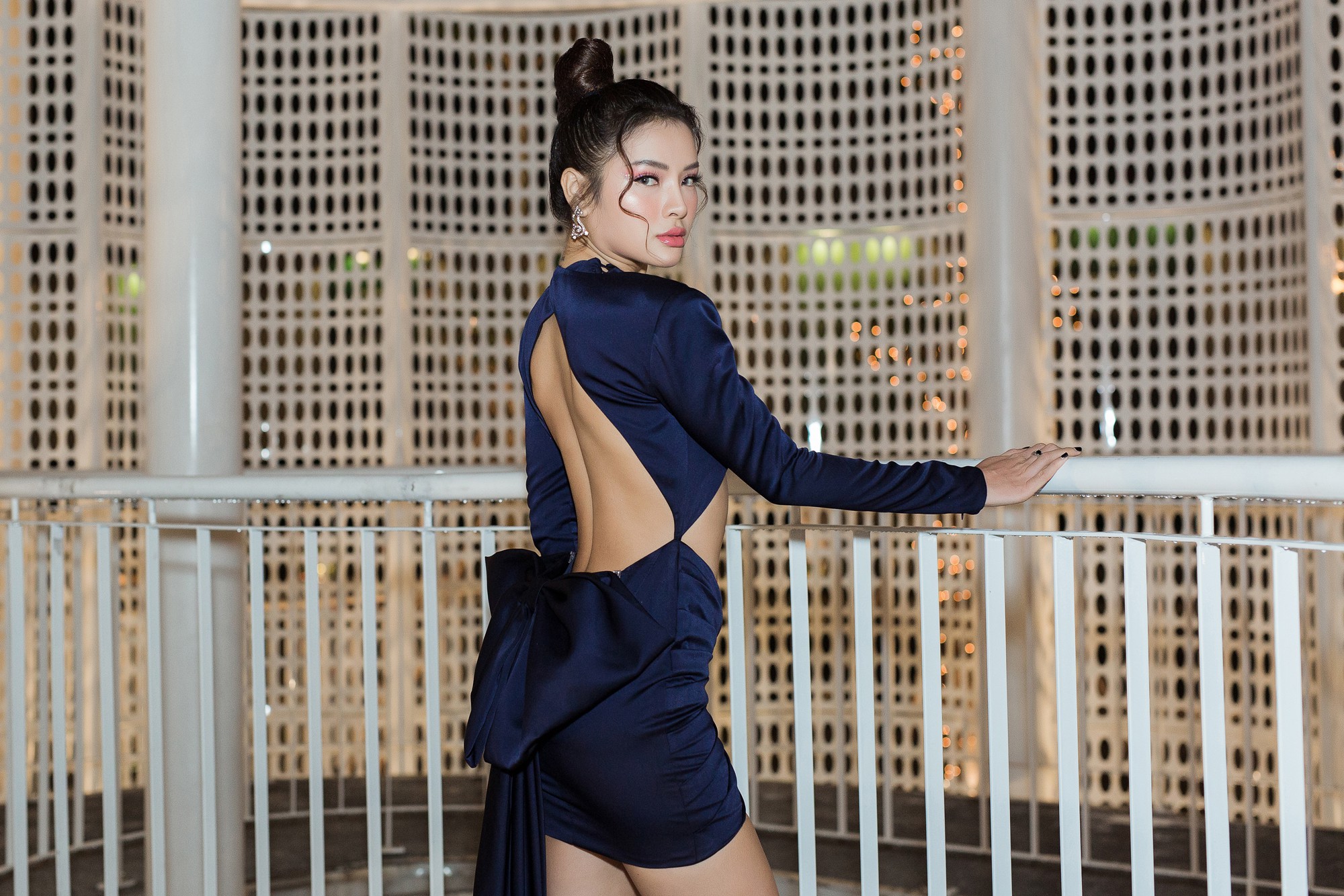 Phương Trinh Jolie gây choáng với style hở nửa bầu ngực, sexy thách thức người nhìn - Ảnh 4. Phương Trinh Jolie gây choáng với style hở nửa bầu ngực, sexy thách thức người nhìn - Ảnh 4.