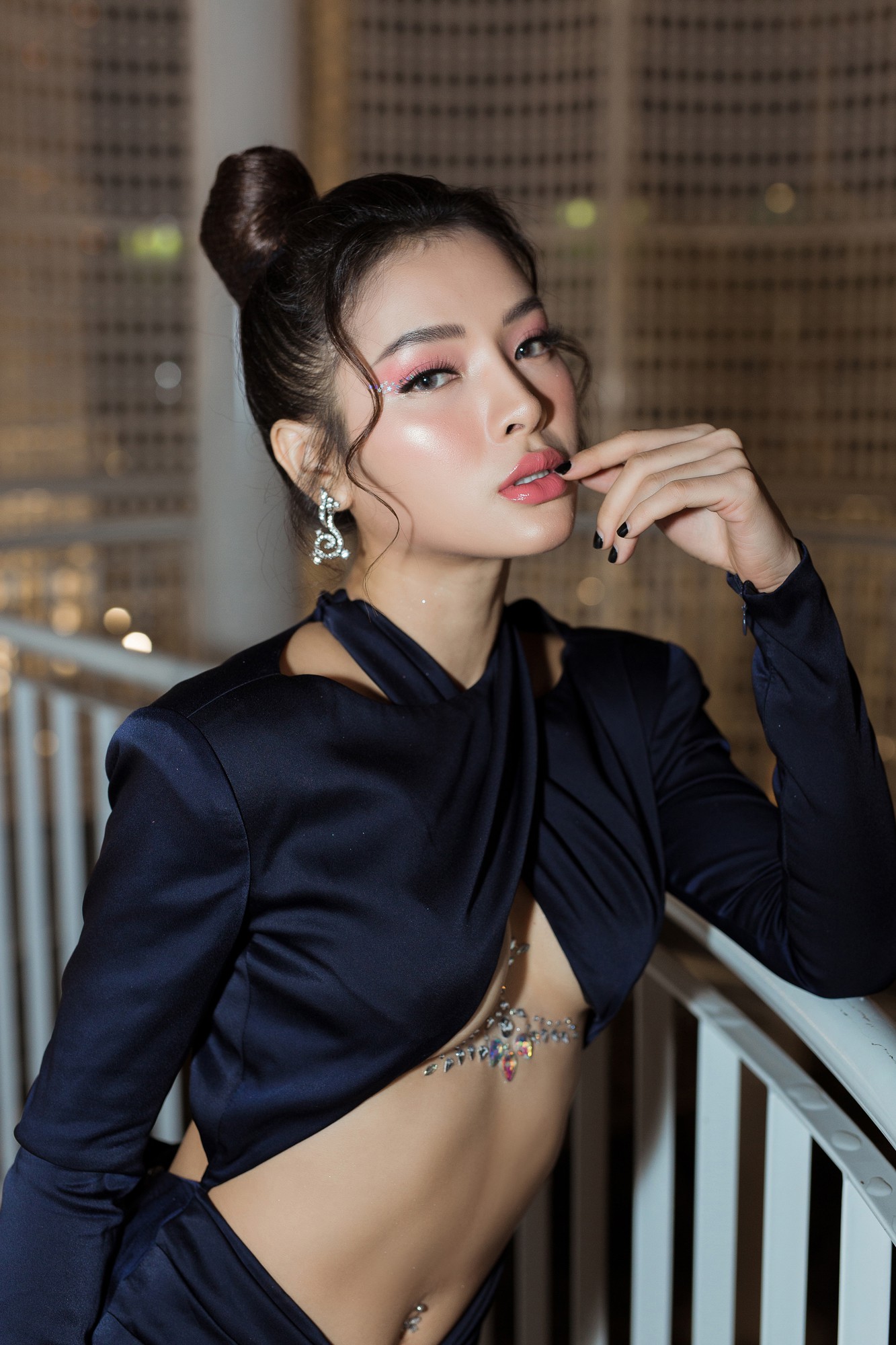 Phương Trinh Jolie gây choáng với style hở nửa bầu ngực, sexy thách thức người nhìn - Ảnh 7.