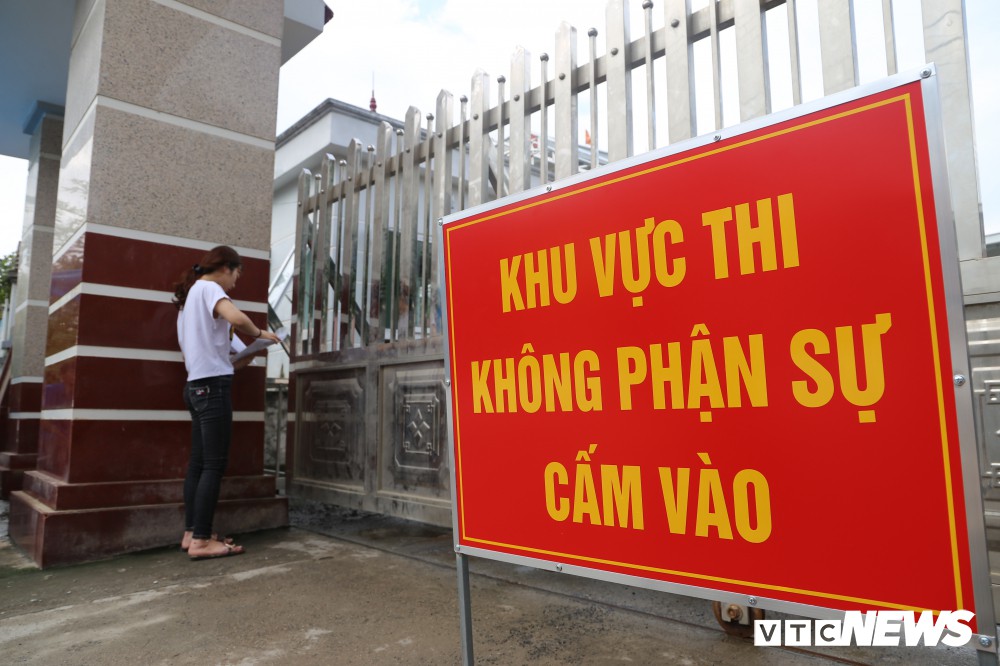 Ảnh: Ngủ quên, một thí sinh ở Hà Giang không được vào thi môn Văn - Ảnh 5.