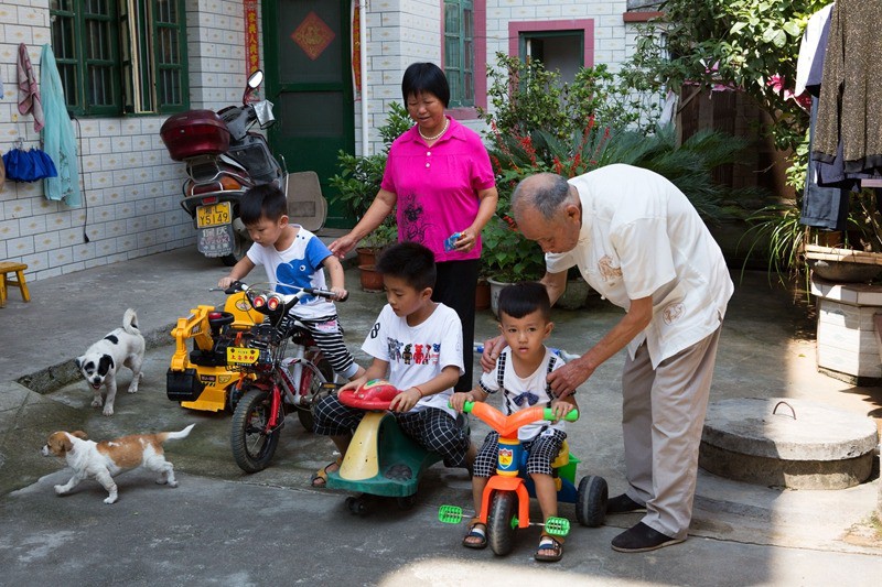 Gia đình đẹp nhất Trung Quốc: &quot;Tứ đại đồng đường&quot; sống cùng mái nhà và quan niệm &quot;chỉ cần cho đi không cần báo đáp thì sẽ hạnh phúc&quot; - Ảnh 3.