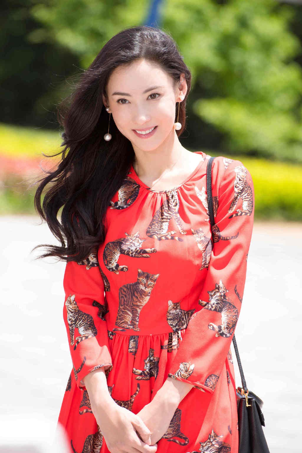 Trương Bá Chi lên tiếng sau khi bị "mẹ đỡ đầu" và netizen tố nói dối - Ảnh 1. Trương Bá Chi lên tiếng sau khi bị "mẹ đỡ đầu" và netizen tố nói dối - Ảnh 1.