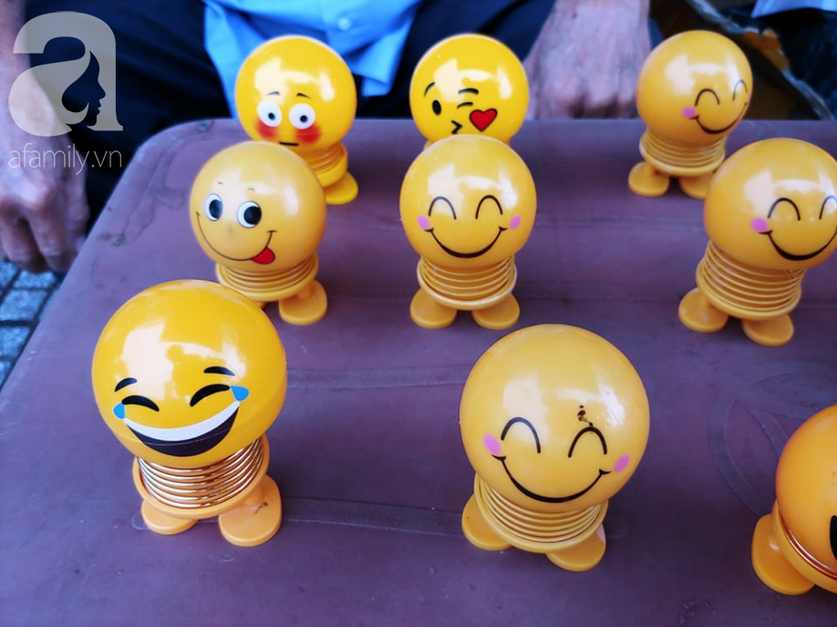Thú nhún Emoji lò xo Trào lưu thu về tiền triệu mỗi ngày
