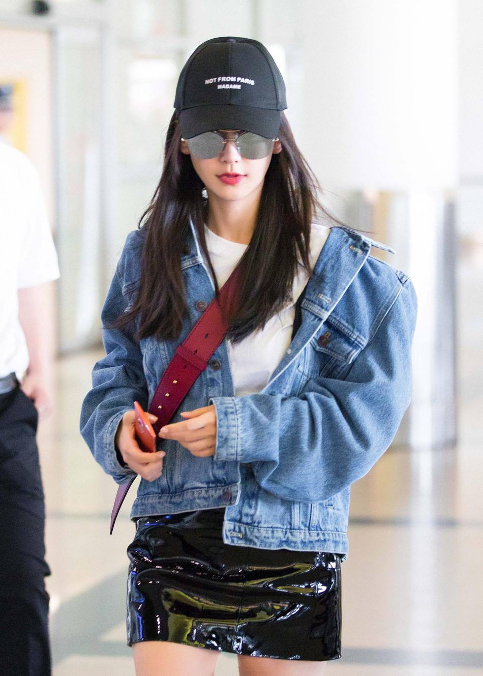 Angelababy xuất hiện với phong cách trẻ trung và năng động - Ảnh 8. Angelababy xuất hiện với phong cách trẻ trung và năng động - Ảnh 8.