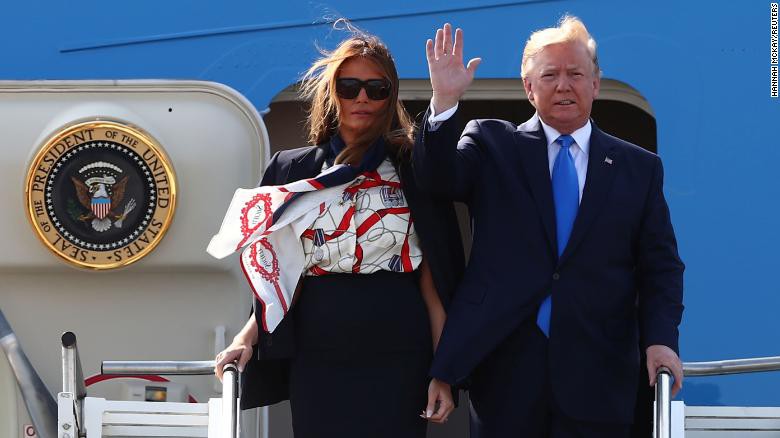 Vợ chồng Tổng thống Trump chính thức tới Vương quốc Anh, Đệ nhất phu nhân Mỹ ghi điểm tuyệt đối, lấy lòng người dân nhờ chi tiết đặc biệt này - Ảnh 3.